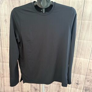 Under Armour Black Long Sleeve Performance Top Loose Fit Size S NWOT